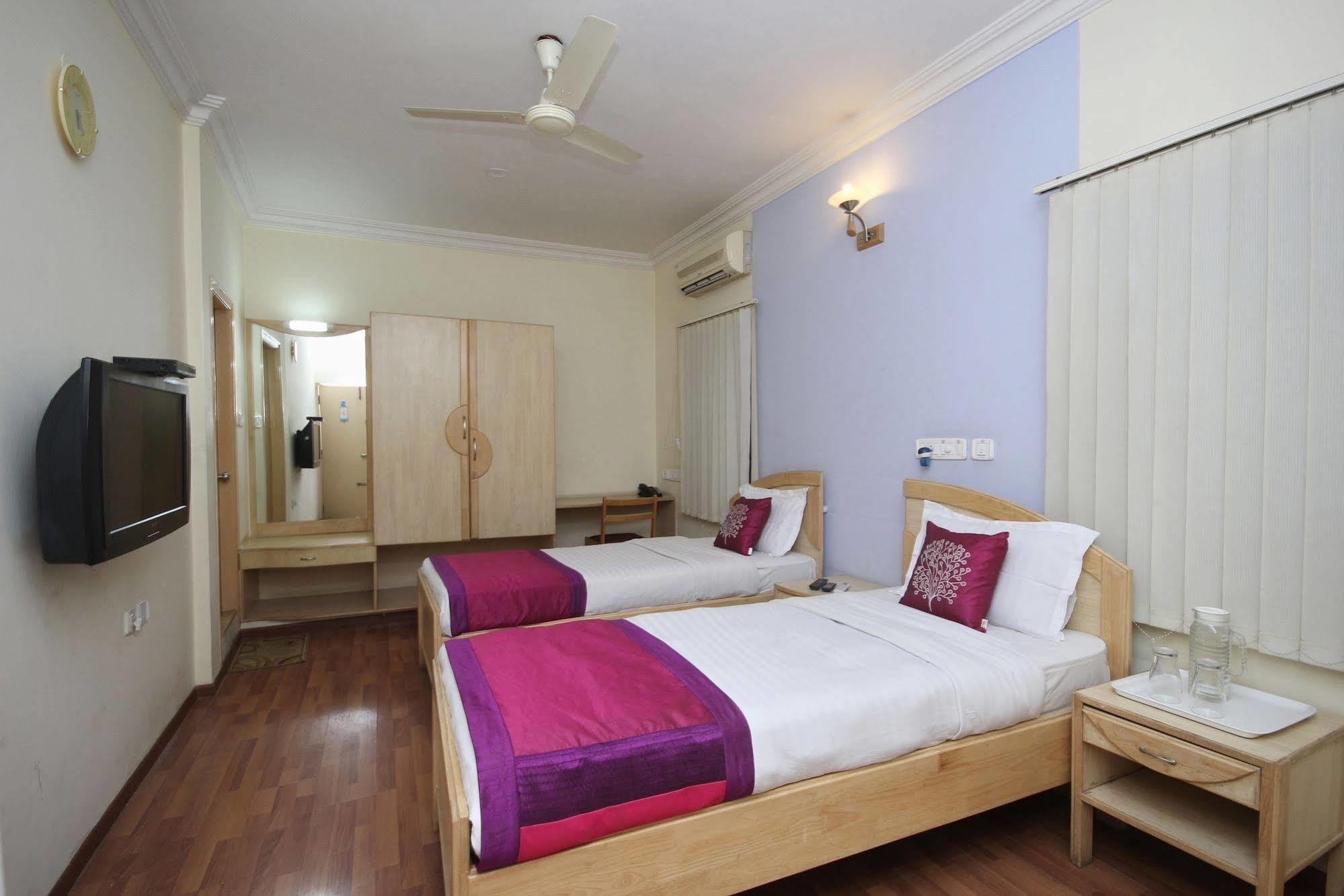 Oyo 5934 Lokaz Hotel Bangalore Exterior photo
