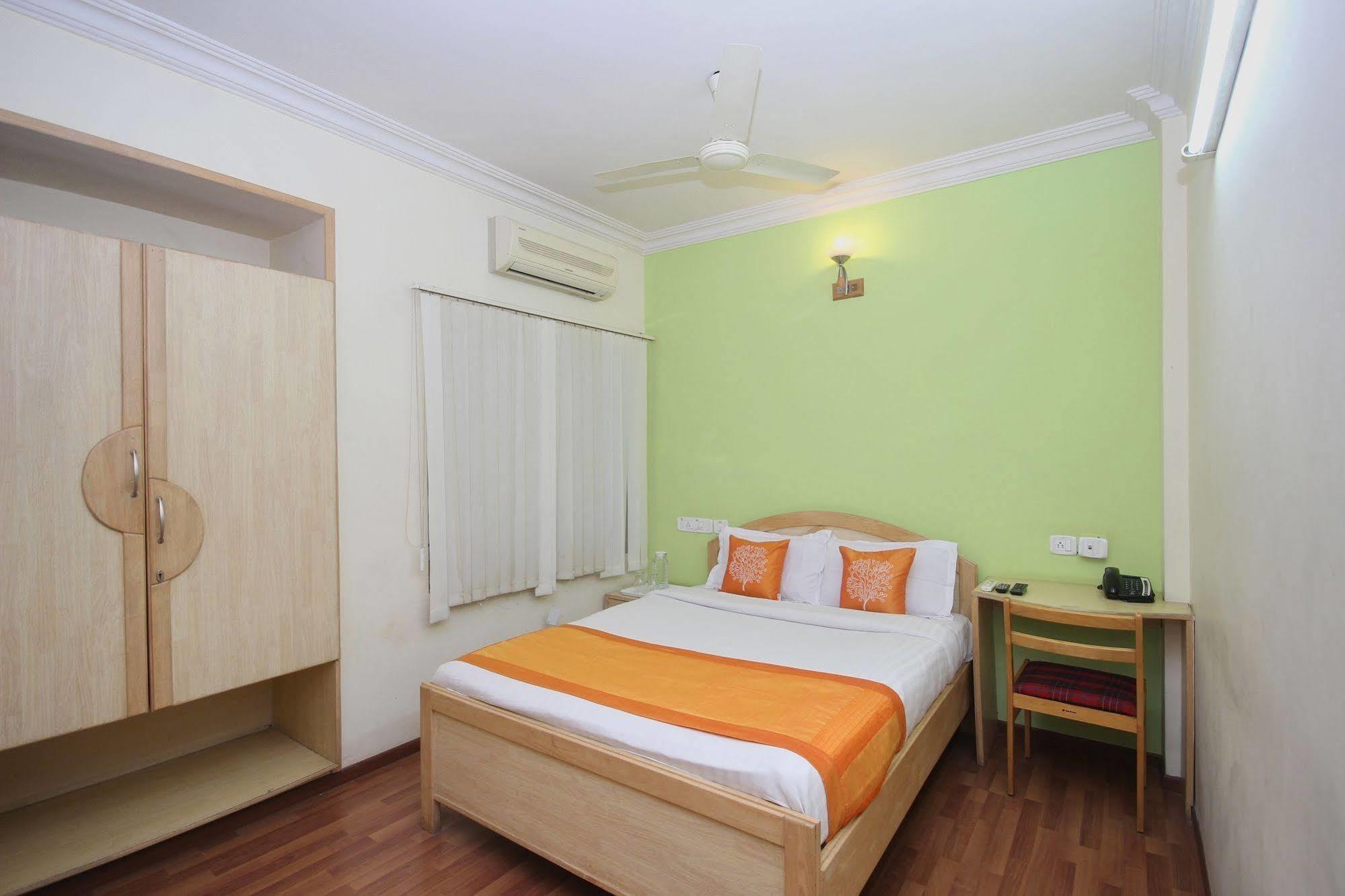 Oyo 5934 Lokaz Hotel Bangalore Exterior photo
